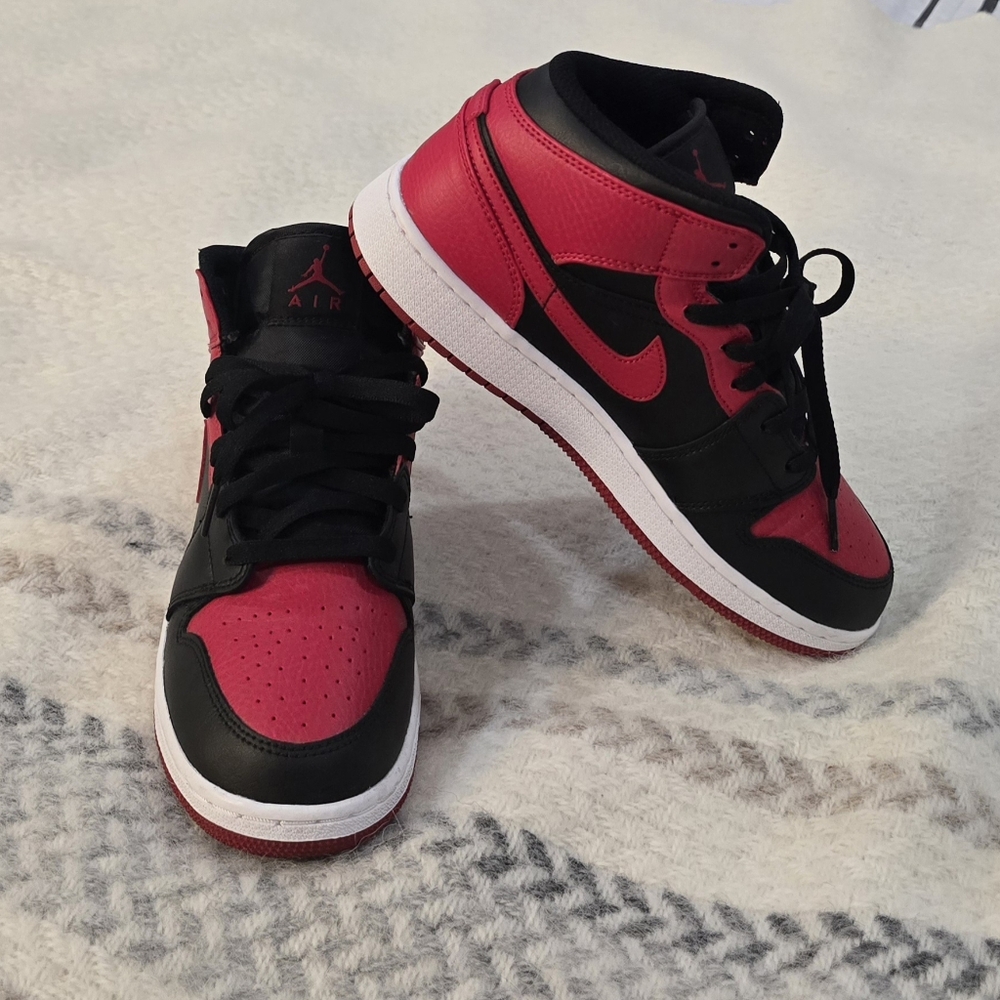 Air Jordan 1 Mid Banned GS